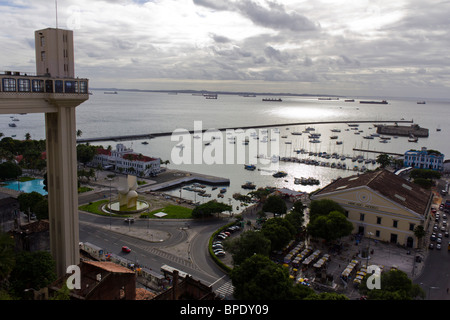 Ascenseur Lacerda et marché Modelo à Salvador Banque D'Images