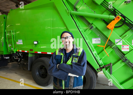 Pacific Islander man camion poubelle Banque D'Images