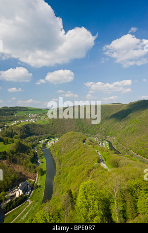 Le Luxembourg, la vallée de la rivière Sûre. Bourscheid, Vue du château de château de Bourscheid (b. 11e c). Banque D'Images