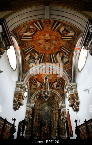 L'intérieur et de l'autel doré de Catedral Basilica da Sé (Nossa Senhora da Assuncao) à Praça da Sé, Mariana, Minas Gerais Banque D'Images