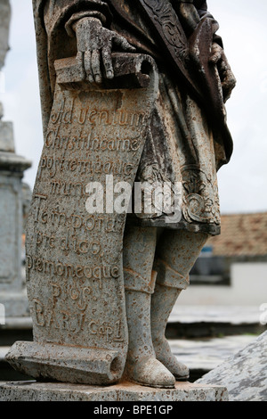 La statue de prophète Baruch par l'Aleijadinho dans la Basilique Bom Jesus de Matosinhos à Congonhas, Minas Gerais, Brésil. Banque D'Images