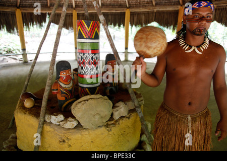 La maison de cérémonie des Indiens pataxó au Reserva Indigena da Jaqueira près de Porto Seguro, Bahia, Brésil. Banque D'Images