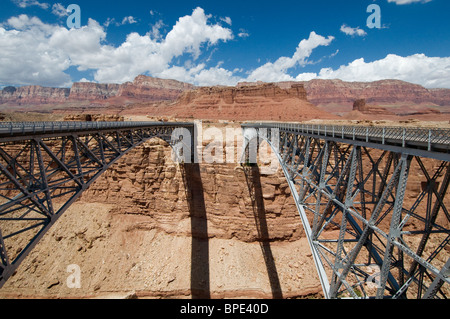 Navajo pont traversant la rivière Colorado à travers le canyon en Arizona Banque D'Images