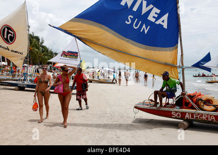 Jangadas à la plage de Porto de Galinhas, Pernambuco, Brésil. Banque D'Images