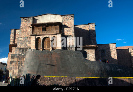 L'église de Santo Domingo, est assis sur l'Inca Coricancha, montrant les dégâts causés par l'Église catholique, Cusco, Pérou. Banque D'Images