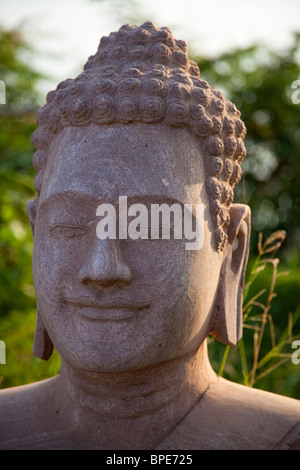 Tête de Bouddha en pierre - Phnom Penh, Cambodge Banque D'Images