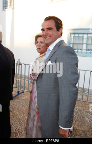 Le marié, le Prince Nikolaos de Grèce arrivent pour le mariage avec Tatiana Blatnik, Dans l'île de Spetses. Banque D'Images