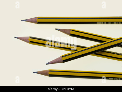 Groupe de cinq crayons. Banque D'Images