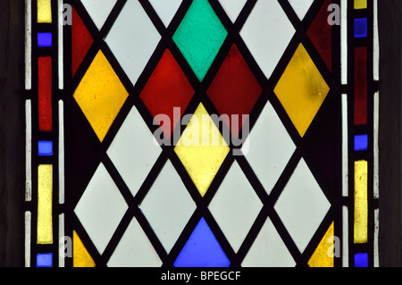 Diamant de couleur vitrage vitrail, Saint Pierre et Saint Paul Church, Preston Capes, Northamptonshire, England, UK Banque D'Images