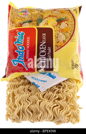 Paquet de nouilles instantanées et séchées Indomie arôme en sachet Banque D'Images
