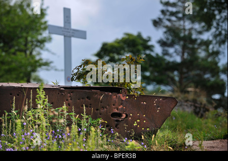 La PREMIÈRE GUERRE MONDIALE, trous de balle en fer à partir de la tourelle d'observation à la tranchée de la Première Guerre mondiale une bataille le linge à Orbey, Alsace, France Banque D'Images