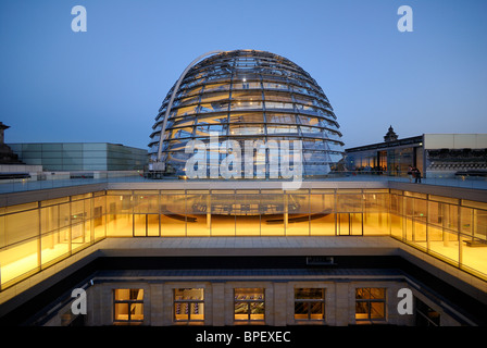 Coupole en verre du bâtiment du Reichstag, quartier du gouvernement à Berlin quartier Tiergarten à Berlin, Germany, Europe Banque D'Images