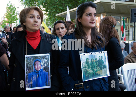 Grève de la faim devant l'ambassade des Etats-Unis Londres lorsque le gouvernement irakien refuse de libérer les otages en Iran Iraq Ashraf Banque D'Images