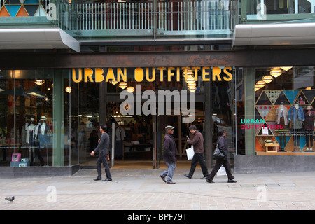 Un magasin Urban Outfitters dans une ville du Royaume-Uni. Banque D'Images