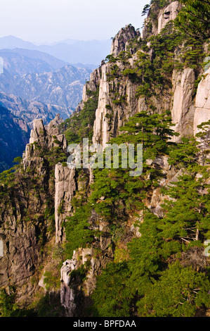 Vue sur les montagnes de Huang Shan (Mt. Huang), Chine Banque D'Images