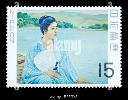 Japon - VERS 1980 : un timbre-poste imprimé au Japon montrant une peinture d'une femme japonaise, circa 1980 Banque D'Images