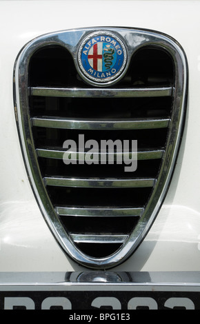 Vue rapprochée d'une Alfa Romeo voiture classique, England, UK Banque D'Images