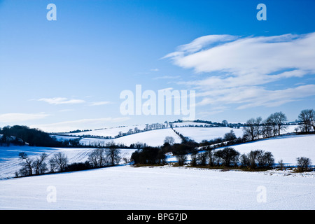 Un beau paysage d'hiver enneigé,vue,ou sur la scène des bas dans le Wiltshire, England, UK Banque D'Images