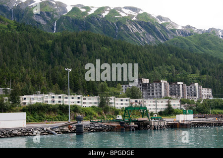 Whittier, Alaska, à partir du passage du canal. Banque D'Images