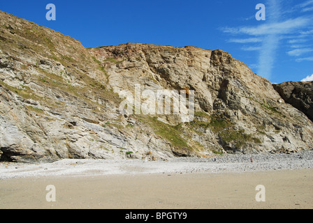 Cliffs à Porthtowan beach. Cornwall, Angleterre Banque D'Images