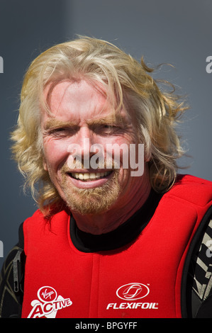 Sir Richard Branson lors de sa tentative de record de Kite Surf à travers la Manche Banque D'Images