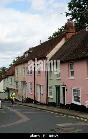 Maisons colorées dans le quartier hollandais, un logement dans la zone historique du centre-ville de Colchester Essex England UK Banque D'Images