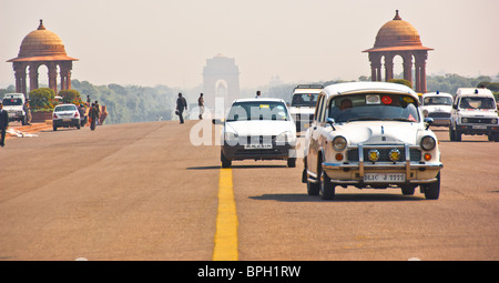 Voitures de diplomates le Parlement New Delhi Inde Banque D'Images