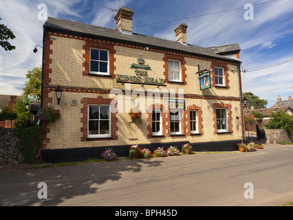 Le Kings Head pub à Moulton village de Suffolk, UK Banque D'Images