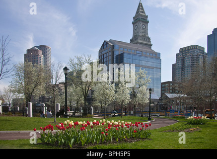 Parc d'une ville, Christopher Columbus Waterfront Park, comté de Suffolk, Boston, Massachusetts, USA Banque D'Images