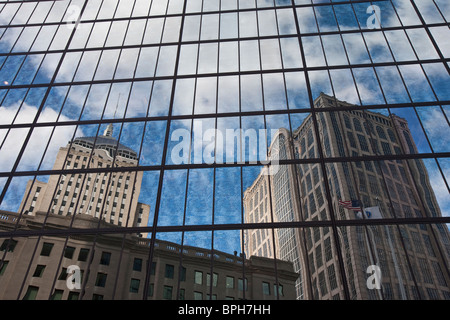 La réflexion des bâtiments sur vitre, Berkeley, à 500 Boylston Street, Boston, la Tour John Hancock Banque D'Images