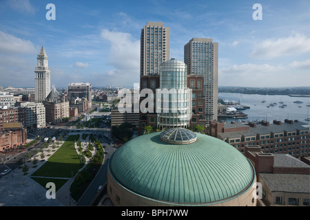 Bâtiments dans une ville, Rowes Wharf, Harbour Towers, le port de Boston, Boston, Massachusetts, USA Banque D'Images