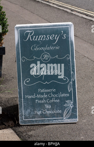 Un signe extérieur de Rumsey's Chocolaterie à Wendover, Buckinghamshire Banque D'Images