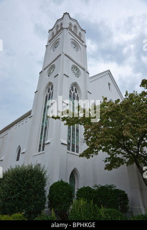 Vue en angle bas de la première église baptiste Kalamazoo Michigan USA tour américaine personne verticale haute résolution Banque D'Images