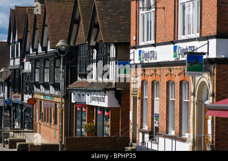 Vue vers le bas la Parade Shopping Station Road West Surrey Angleterre Oxted Banque D'Images