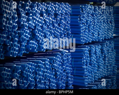 Tuyaux en plastique bleu, usine de fabrication de tubes à Pittsburgh, USA Banque D'Images