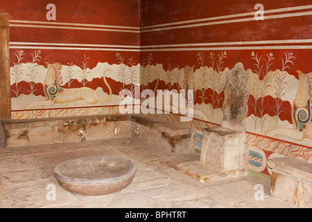 Détails de la salle du trône au site archéologique de Knossos en Crète, Grèce. Banque D'Images