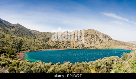 Paysage de Kourna Lake dans l'île de Crète, Grèce. Banque D'Images