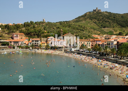Plage & Mer à Collioure une station balnéaire historique dans le sud de la France Banque D'Images
