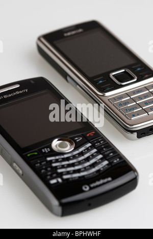 Ancien Blackberry et les téléphones Nokia. Banque D'Images