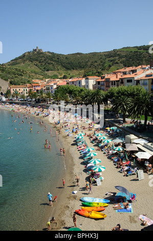 Plage & Mer à Collioure une station balnéaire historique dans le sud de la France Banque D'Images