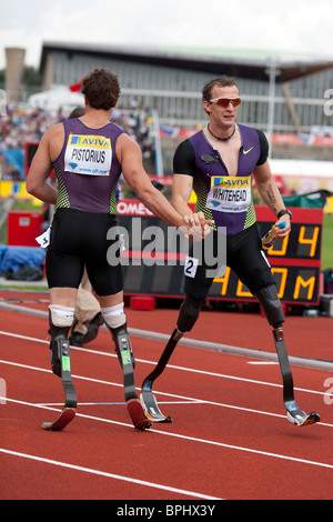 Richard Whitehead & Oscar Pistorius briser le record du monde 400m chez Aviva London Grand Prix, Crystal Palace, Londres. Banque D'Images