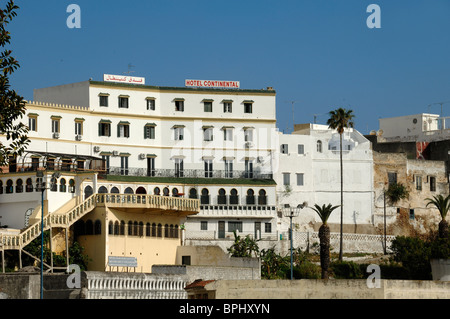 Vue extérieure de l'hôtel Continental (1870) surplombant le port, le front de mer ou le front de mer, Tanger, Tanger ou Tanger, Maroc Banque D'Images