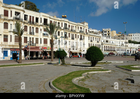Style français, bâtiments de l'époque du protectorat français, front de mer d'époque, front de mer ou front de mer, Tanger ou Tanger, Maroc Banque D'Images