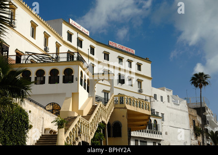 Vue extérieure de l'hôtel Continental (1870), donnant sur le port, le front de mer ou le front de mer Tanger, Tanger ou Tanger, Maroc Banque D'Images