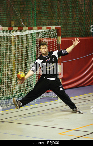 Photo Action Enregistrer à partir d'un jeu de handball montrant le goal dans IFB de Nyköping. Banque D'Images