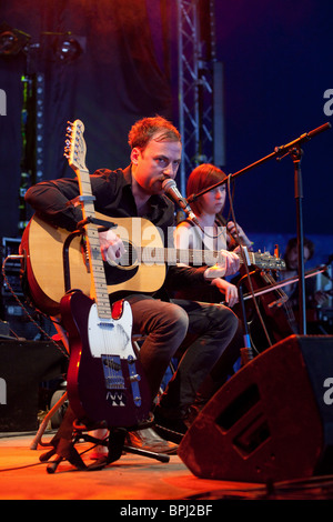 Loup solitaire se produisant au Green Man Festival 2010 Brecon Beacon, Pays de Galles, Royaume-Uni. Banque D'Images