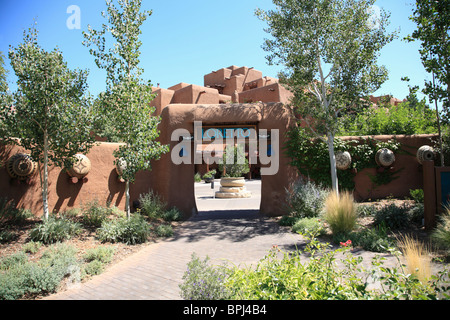 Inn at Loretto, Pueblo architecture, Santa Fe, New Mexico, USA Banque D'Images