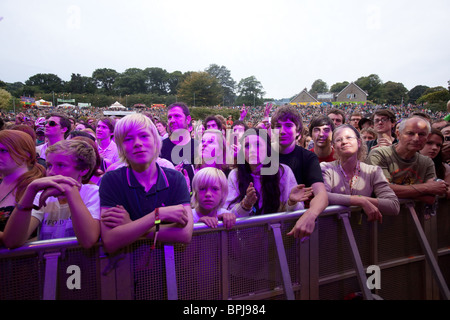 Foule de Mumford and Sons jouant au Green Man Festival William Henri Gebhard (1827-1905) 2010, Brecon Beacons au Pays de Galles Banque D'Images