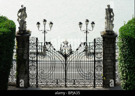 Portail, Villa Carlotta, Tremezzo, Lac de Côme, Lombardie, Italie Banque D'Images