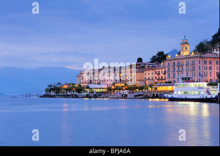 Vue sur le lac de Côme à Bellagio, Lombardie, Italie Banque D'Images